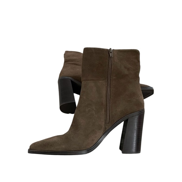 Steve Madden
Women's Brown Silvee Snip Toe Boot Size 9.5 - Picture 5 of 8